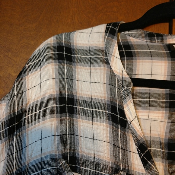 Torrid button down top - Picture 4 of 5